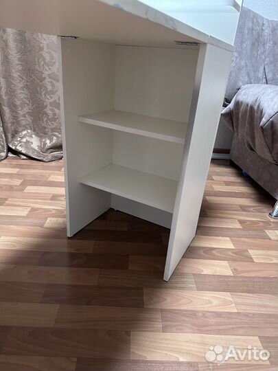 Маникюрный стол