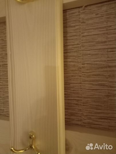 Вешалка для одежды в прихожую
