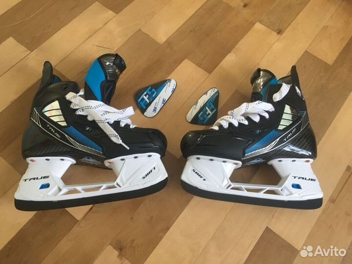 Продаю коньки хоккейные true
