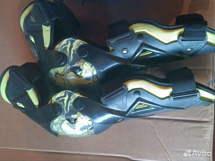 Эндуро экипировка. Наколенники/шлем/черепаха