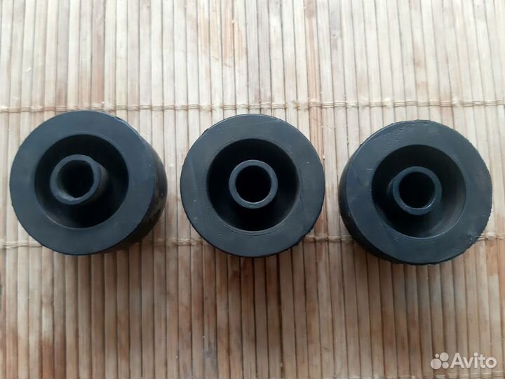 Резиновые втулки радиатора Toyota