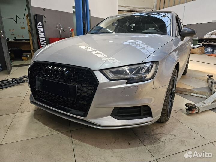 Audi A4 B9 rs решетка S-line глянец