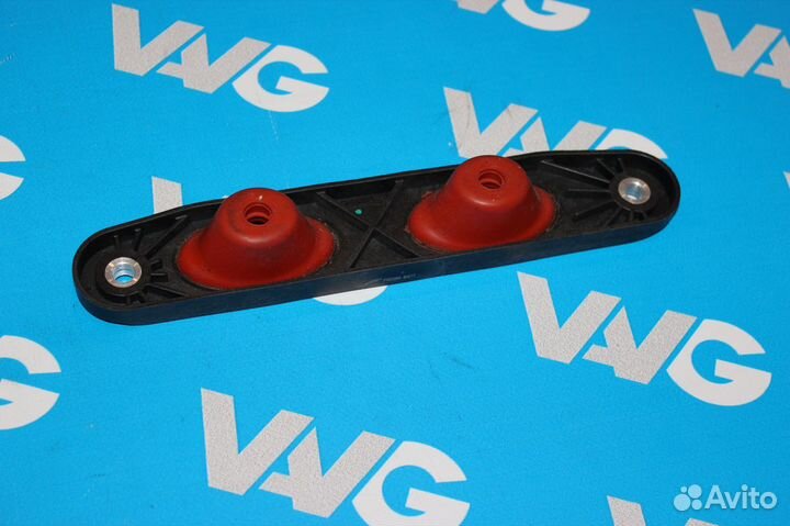 Кронштейн глушителя Пассат Б6 / Октавия А5, Джетта