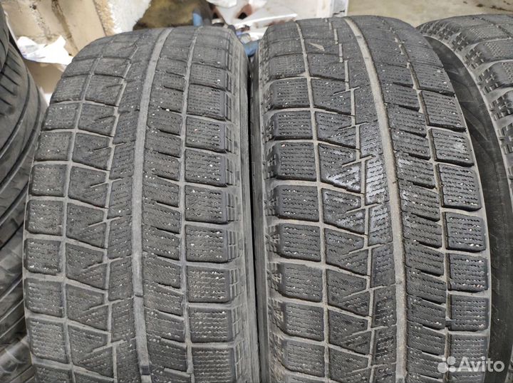 Bridgestone Blizzak Revo GZ 215/65 R16