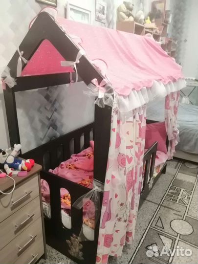 Детская кровать Домик с матрасом