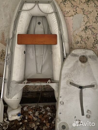 Лодка с мотором