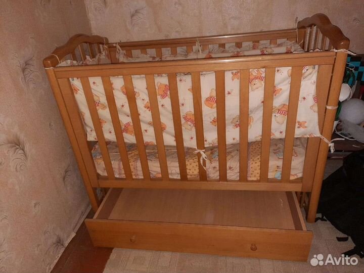 Детская кроватка-маятник с ящиками