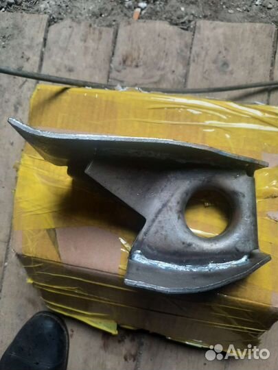 Кронштейн крепления продольной тяги УАЗ патоиот