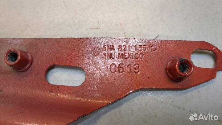 Кронштейн крыла левый передний Volkswagen Tiguan