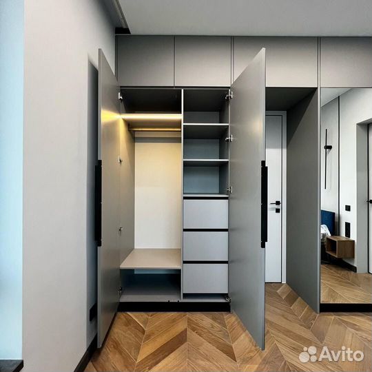 Современный шкаф