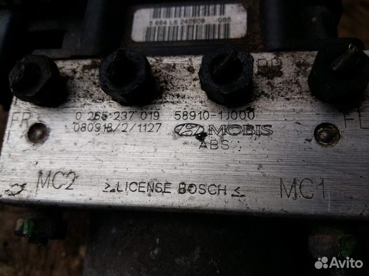 Блок ABS (насос) Hyundai i20 2008-2014