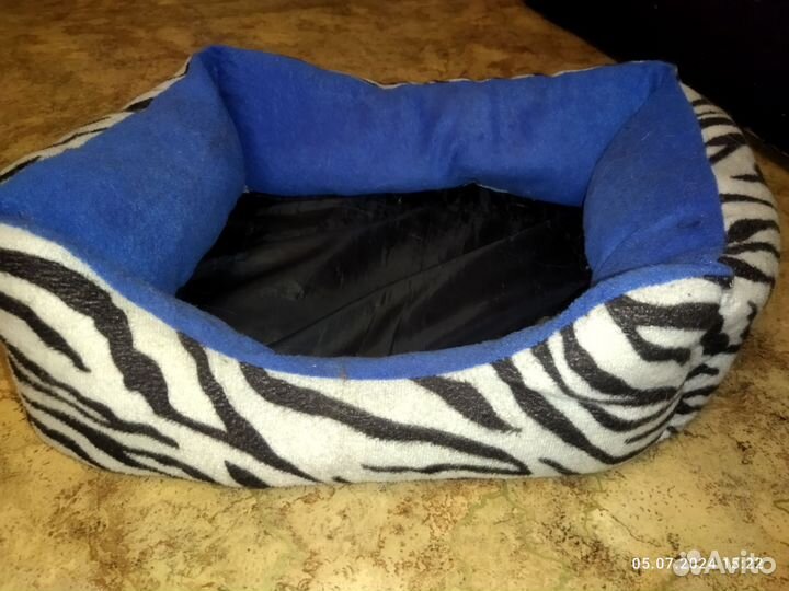 Закрытый лоток для кошек,лежанка, совок, миски