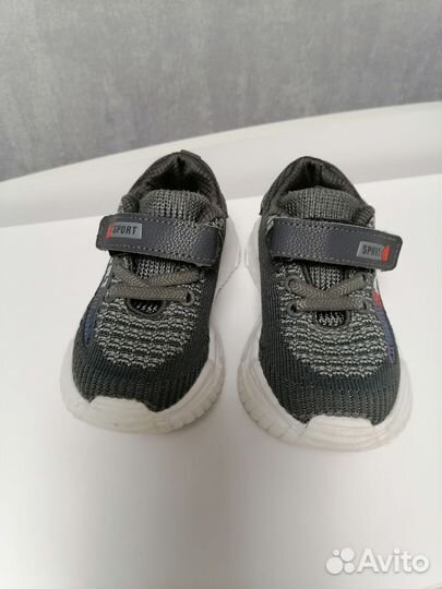 Кроссовки детские 24