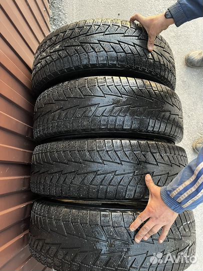 Hankook Winter I'Cept IZ2 215/65 R17