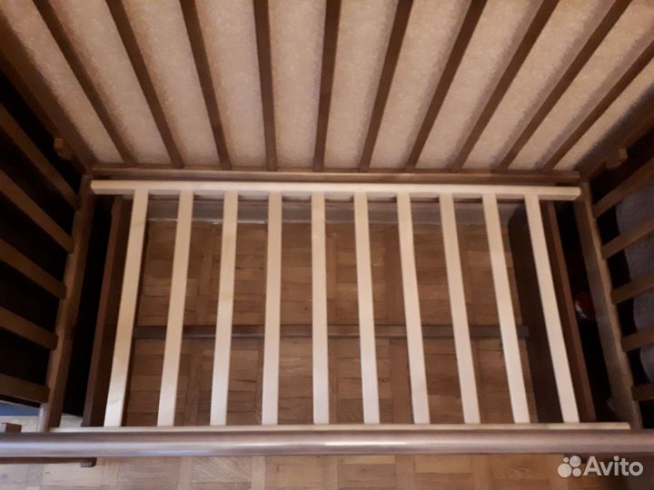 Детская кроватка с маятником, с матрацом