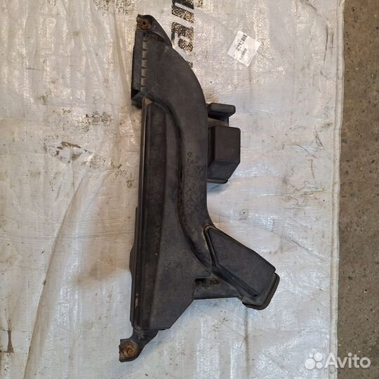 Воздухозаборник Nissan Teana