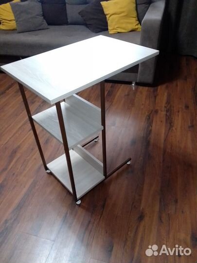 Прикроватный столик