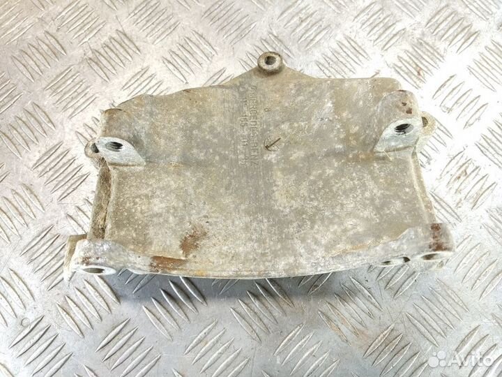 Кронштейн генератора C 202