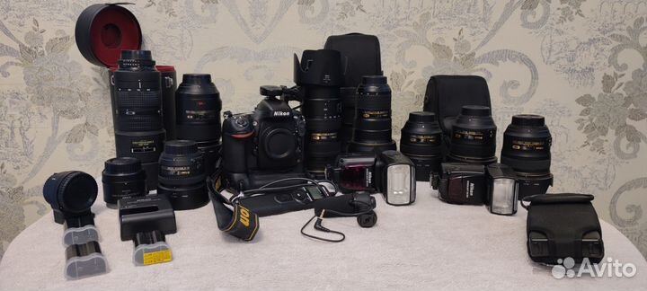 Nikon AF-S nikkor 24-70mm f/2.8G ED / HB-40