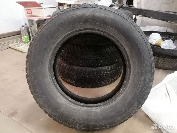 Kumho I'Zen RV Stud KC16 215/70 R16 100T