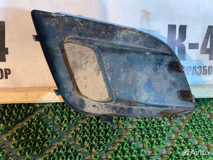 Накладка противотуманной фары передняя левая LADA