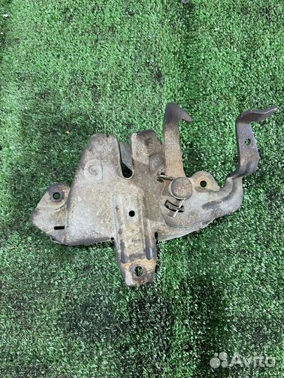 Замок капота Mitsubishi Galant 8 (EA) 1996-2006г E