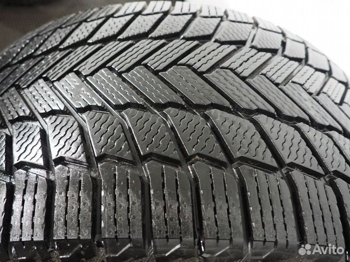 Michelin X-Ice Snow SUV 295/40 R20 и 265/45 R20 110T