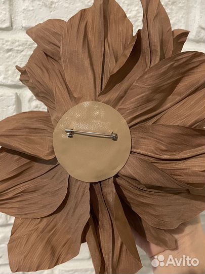 Цветок брошь