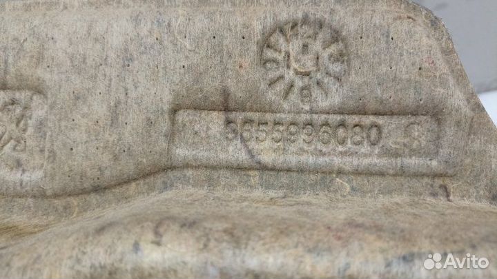 Дефлектор воздушный правый Peugeot 308 4A EP6 2011