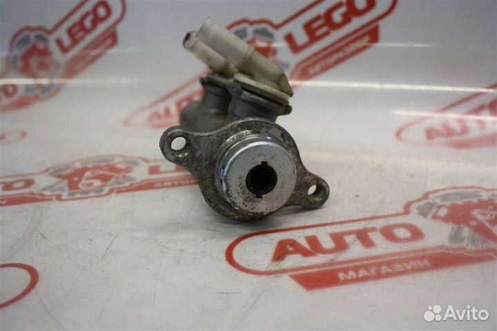 Главный тормозной цилиндр Nissan Prairie M11 1989