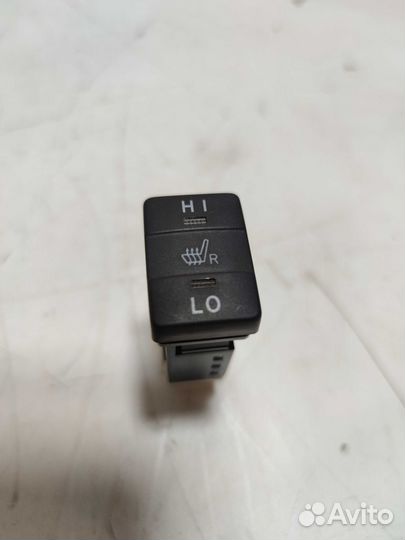 Кнопка обогрева сиденья правого Toyota RAV4 40