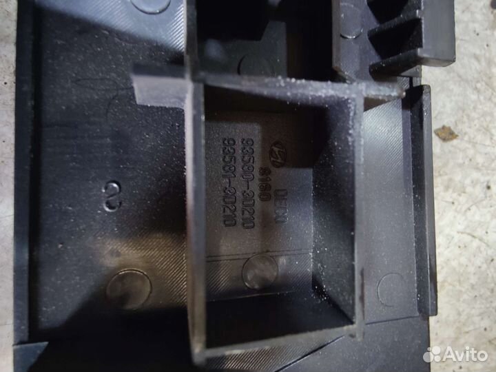 Блок упр стеклоподъёмником Hyundai Sonata 4 EF