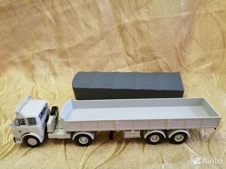 Модель маз-504В с полуприцепом 5205 