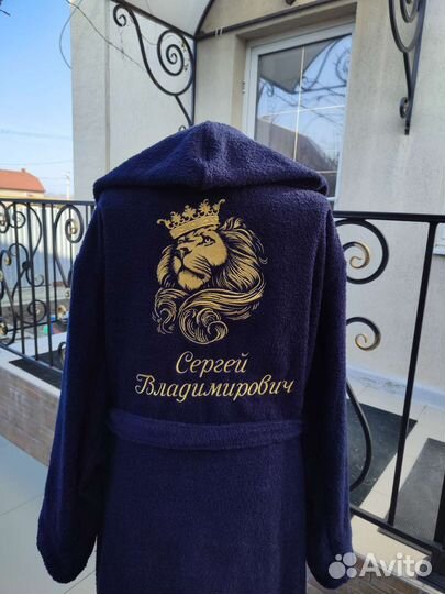 Мужской махровый халат с вышивкой