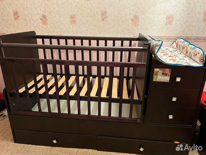 Детская кроватка с продольным маятником