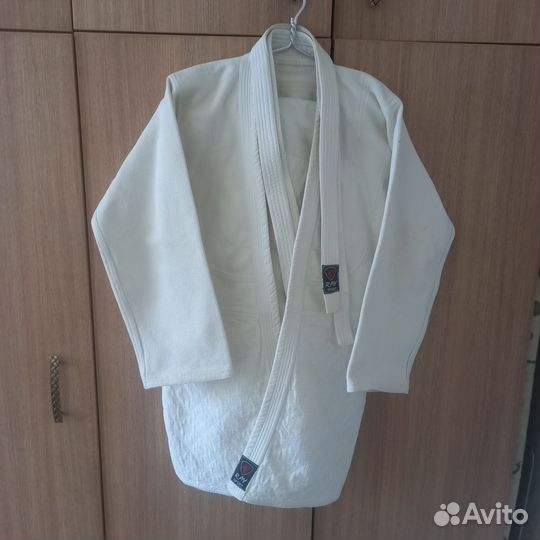 Кимоно,шлем,перчатки для рукопашного боя