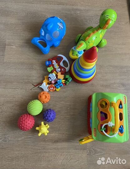 Развивающие игрушки для малышей пакетом