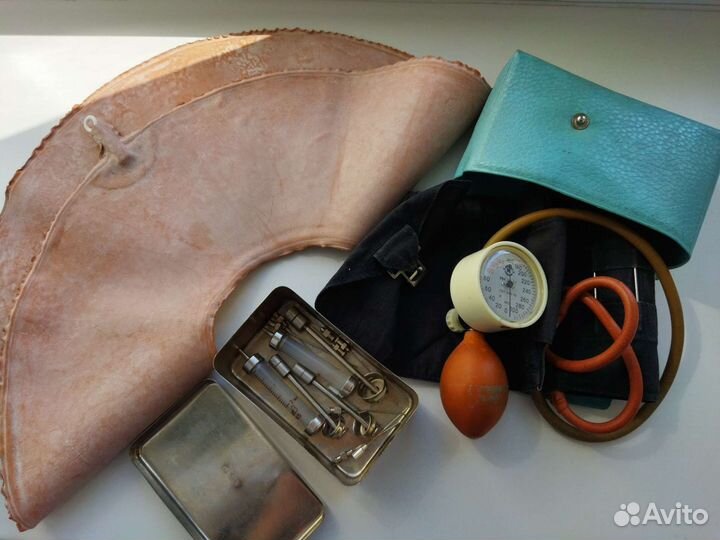 Тонометр СССР, шприцы стеклянные СССР и др