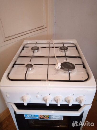 Газовая плита новая Indesit с электроподжигом