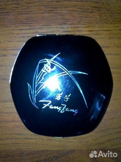 Старинная, винтажная пудреница (Китай)