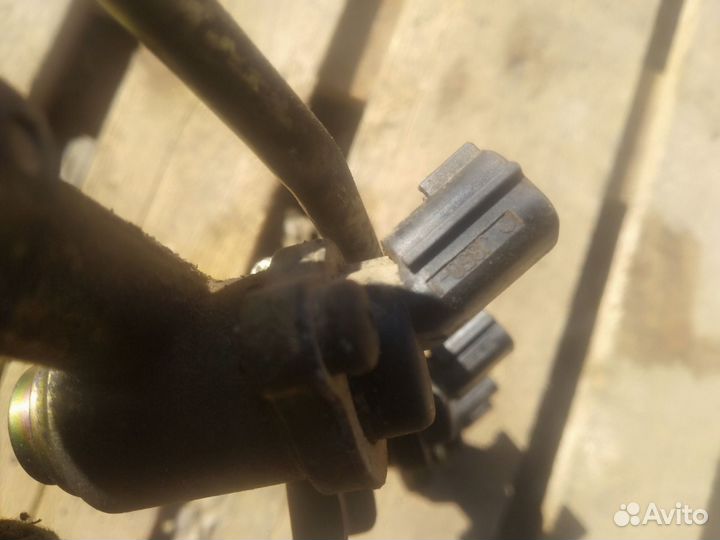 Топливная рампа Nissan Almera N15 1.4 1998