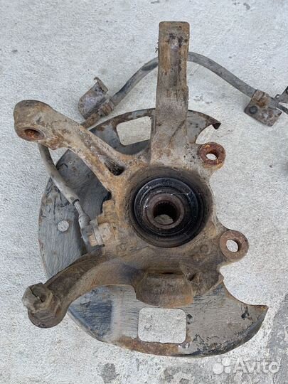 Кулак поворотный Nissan Presage U30 2.4