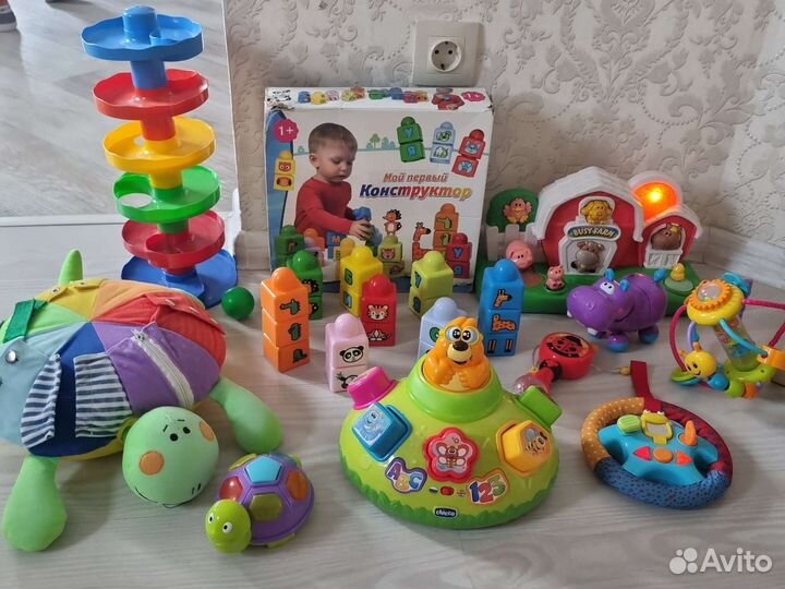 Развивающие игрушки для малышей пакетом
