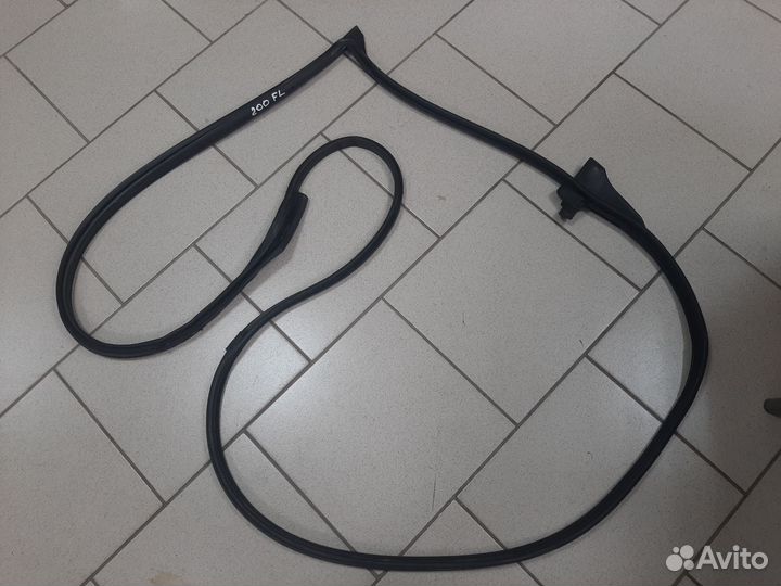 Уплотнитель двери передний левый LC 200 2007-15