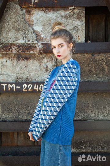 Свитер женский
