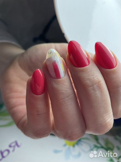 Маникюр с покрытием гель-лаком