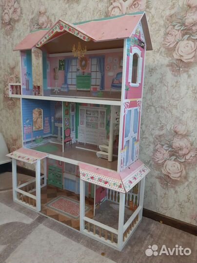 Кукольный домик с мебелью