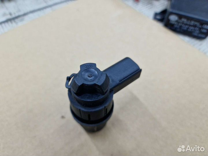 Датчик кнопка кикдаун Audi A8/S8 D2 /D3 4B0959897B