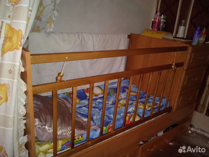 Кроватка с маятником