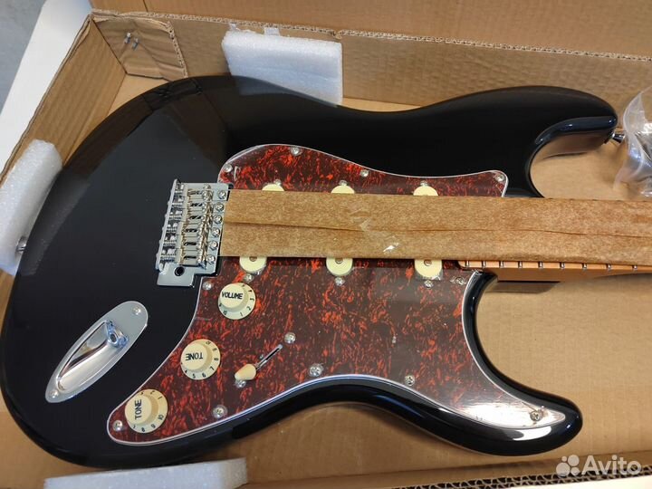 Электрогитара шестиструнная JET JS-300 BK